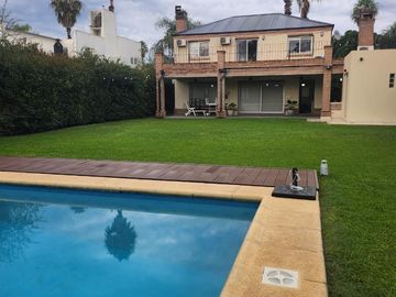 Casa en San Marino (Funes Hills)