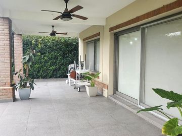 Casa en San Marino (Funes Hills)