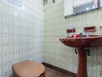 Departamento en Venta. Cuatro Ambientes con Dependencia. Caballito