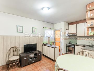 Departamento en Venta. Cuatro Ambientes con Dependencia. Caballito