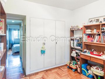 Departamento en Venta. Cuatro Ambientes con Dependencia. Caballito