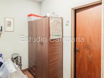 Departamento en Venta. Cuatro Ambientes con Dependencia. Caballito