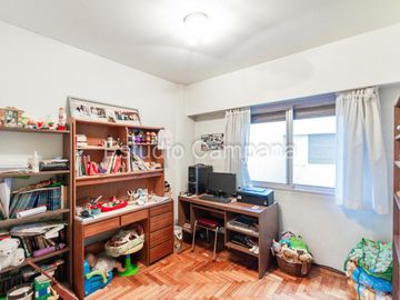 Departamento en Venta. Cuatro Ambientes con Dependencia. Caballito