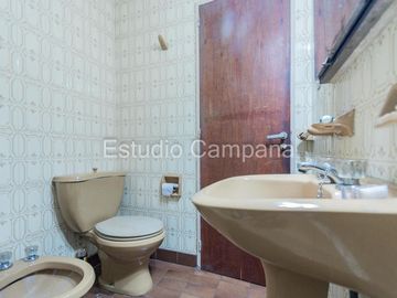 Departamento en Venta. Cuatro Ambientes con Dependencia. Caballito