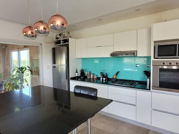 Hermosa casa en Área 8, Barrio San Sebastián