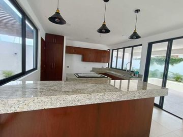 Venta de casa de 4 Habitaciones en Altabrisa Equipada