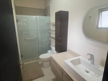 Casa en venta en vista real country club. 2