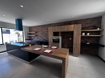 RESIDENCIA EN VENTA GRAN RESEVA EN LOMAS DE ANGELÓPOLIS