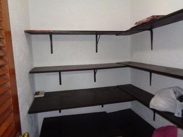CASA EN VENTA Y RENTA EN CUERNAVACA. UN NIVEL Y VIGILANCIA.