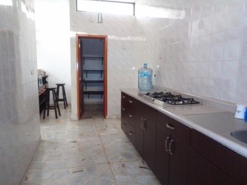 CASA EN VENTA Y RENTA EN CUERNAVACA. UN NIVEL Y VIGILANCIA.