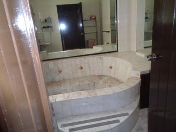CASA EN VENTA Y RENTA EN CUERNAVACA. UN NIVEL Y VIGILANCIA.