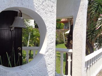CASA EN VENTA Y RENTA EN CUERNAVACA. UN NIVEL Y VIGILANCIA.