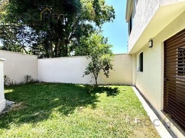 Casa en Magnolias con Jardín , Fraccionamiento, Coatepec Veracruz