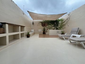 CASA 2 RECAMARAS REMODELADA/ REVENTA/ JACUZZI/ AREA GRIL .