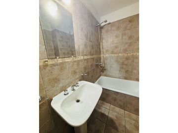 VENTA -  EXCELENTE OPORTUNIDAD - AMPLIO DPTO 2 DORM - Bº ALBERDI