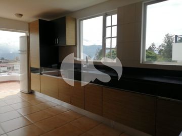 DEPARTAMENTO DE VENTA EN CUMBAYA