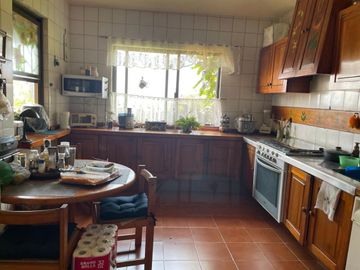 Casa en colonia Vista Hermosa con 2 habitaciones en PB, alberca y jardín común