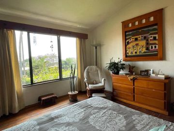 Casa en colonia Vista Hermosa con 2 habitaciones en PB, alberca y jardín común