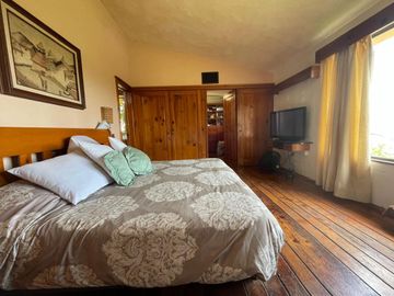 Casa en colonia Vista Hermosa con 2 habitaciones en PB, alberca y jardín común