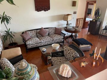 Casa en colonia Vista Hermosa con 2 habitaciones en PB, alberca y jardín común