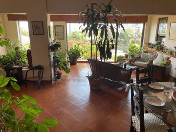 Casa en colonia Vista Hermosa con 2 habitaciones en PB, alberca y jardín común