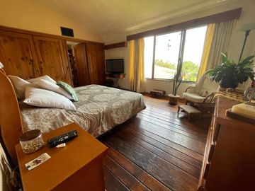 Casa en colonia Vista Hermosa con 2 habitaciones en PB, alberca y jardín común