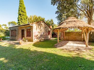 Venta Casa jardín y pile Lote 800m2 Gral Rodríguez