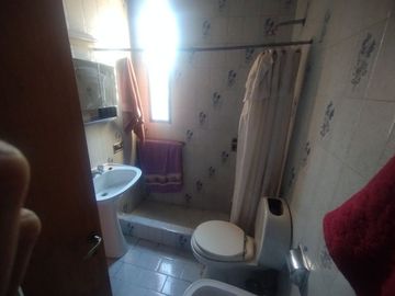 VENTA , CASA CON DEPARTAMENTO -GODOY CRUZ