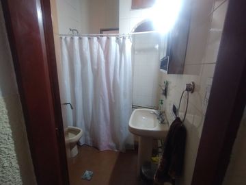 VENTA , CASA CON DEPARTAMENTO -GODOY CRUZ