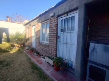 VENTA , CASA CON DEPARTAMENTO -GODOY CRUZ