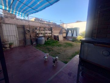 VENTA , CASA CON DEPARTAMENTO -GODOY CRUZ