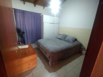 VENTA , CASA CON DEPARTAMENTO -GODOY CRUZ