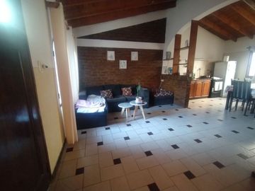 VENTA , CASA CON DEPARTAMENTO -GODOY CRUZ