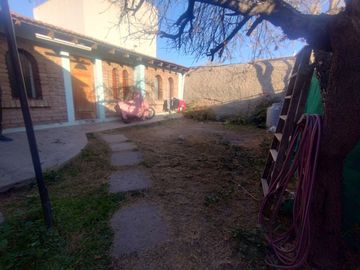 VENTA , CASA CON DEPARTAMENTO -GODOY CRUZ