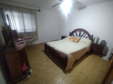 VENTA , CASA CON DEPARTAMENTO -GODOY CRUZ