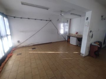 VENTA , CASA CON DEPARTAMENTO -GODOY CRUZ