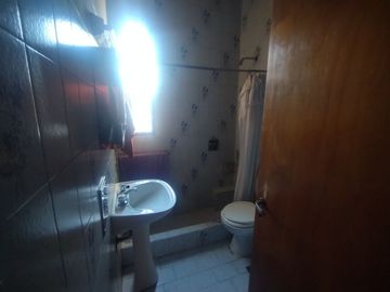 VENTA , CASA CON DEPARTAMENTO -GODOY CRUZ