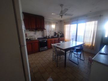 VENTA , CASA CON DEPARTAMENTO -GODOY CRUZ