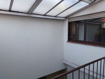VENTA CASA 3 AMB COCHERA TERRAZA Y DEPEND LINIERS