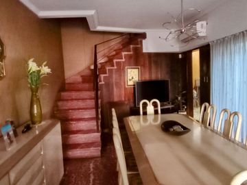 VENTA CASA 3 AMB COCHERA TERRAZA Y DEPEND LINIERS