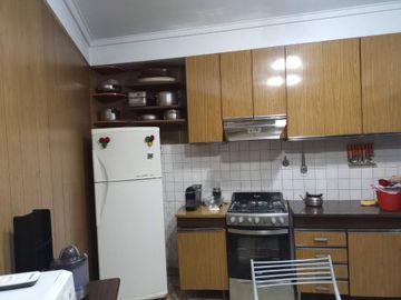 VENTA CASA 3 AMB COCHERA TERRAZA Y DEPEND LINIERS