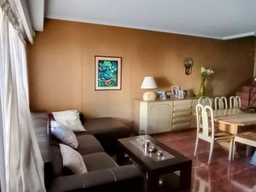 VENTA CASA 3 AMB COCHERA TERRAZA Y DEPEND LINIERS