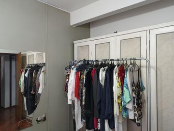 VENTA CASA 3 AMB COCHERA TERRAZA Y DEPEND LINIERS