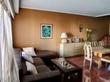VENTA CASA 3 AMB COCHERA TERRAZA Y DEPEND LINIERS