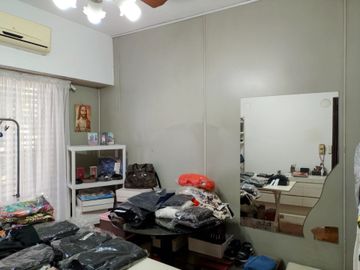 VENTA CASA 3 AMB COCHERA TERRAZA Y DEPEND LINIERS