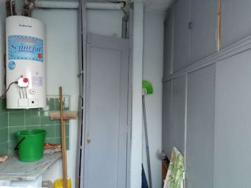 VENTA CASA 3 AMB COCHERA TERRAZA Y DEPEND LINIERS