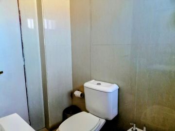 VENTA CASA 3 AMB COCHERA TERRAZA Y DEPEND LINIERS
