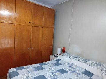 VENTA CASA 3 AMB COCHERA TERRAZA Y DEPEND LINIERS
