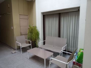 VENTA CASA 3 AMB COCHERA TERRAZA Y DEPEND LINIERS