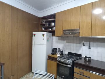 VENTA CASA 3 AMB COCHERA TERRAZA Y DEPEND LINIERS